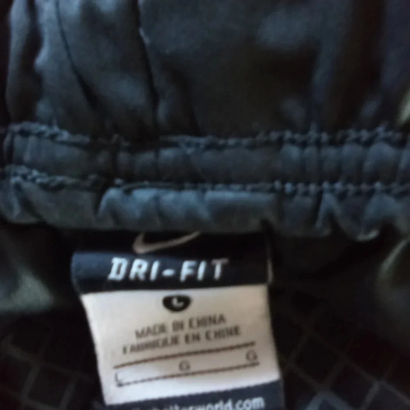 Nike Short size large ( box BJ ) - Picture 4 of 4